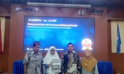 Dr. Berita Mambarasi Nehe, M.Pd. berhasil meraih Jabatan Akademik Lektor Kepala di LLDikti IV Bandung