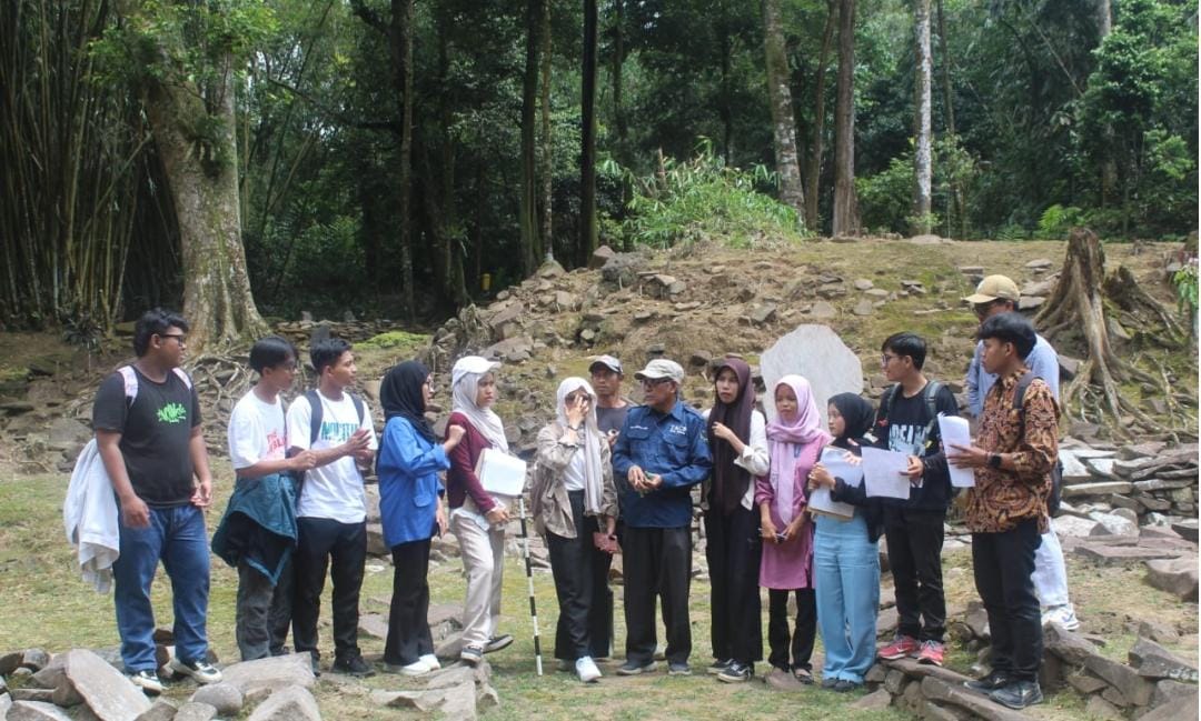 You are currently viewing Mahasiswa Universitas Setia Budhi Rangkasbitung Kuliah Lapangan di Situs Kosala