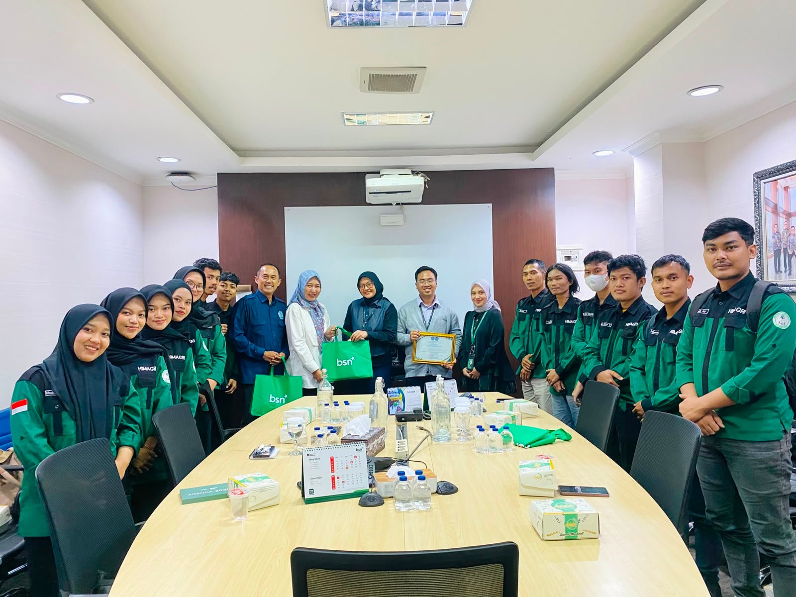 You are currently viewing Mahasiswa Agribisnis USBR Perkuat Kompetensi Melalui Kunjungan Akademik ke Bank Syariah Nasional Cabang Serang